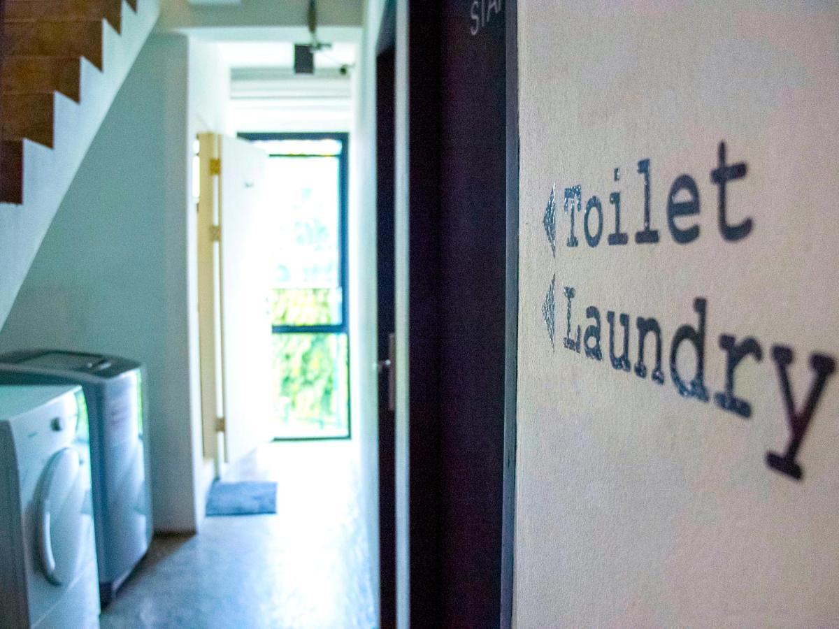 Holy Sheet Hostel Bangkok Esterno foto