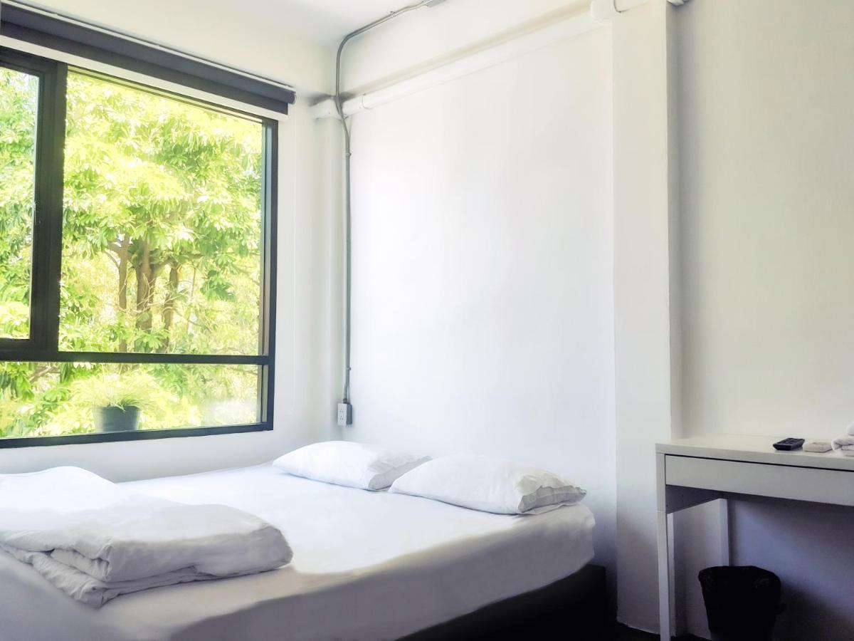 Holy Sheet Hostel Bangkok Esterno foto