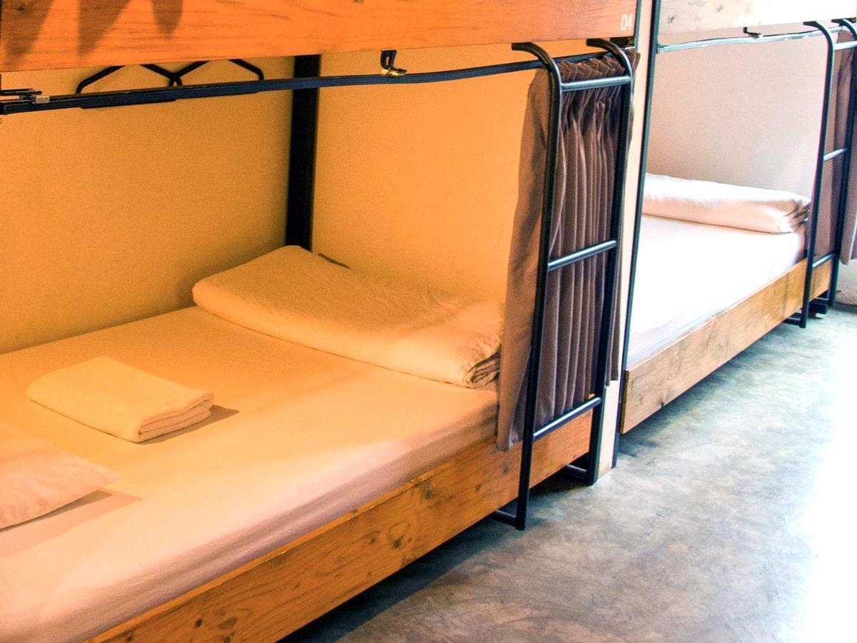 Holy Sheet Hostel Bangkok Esterno foto