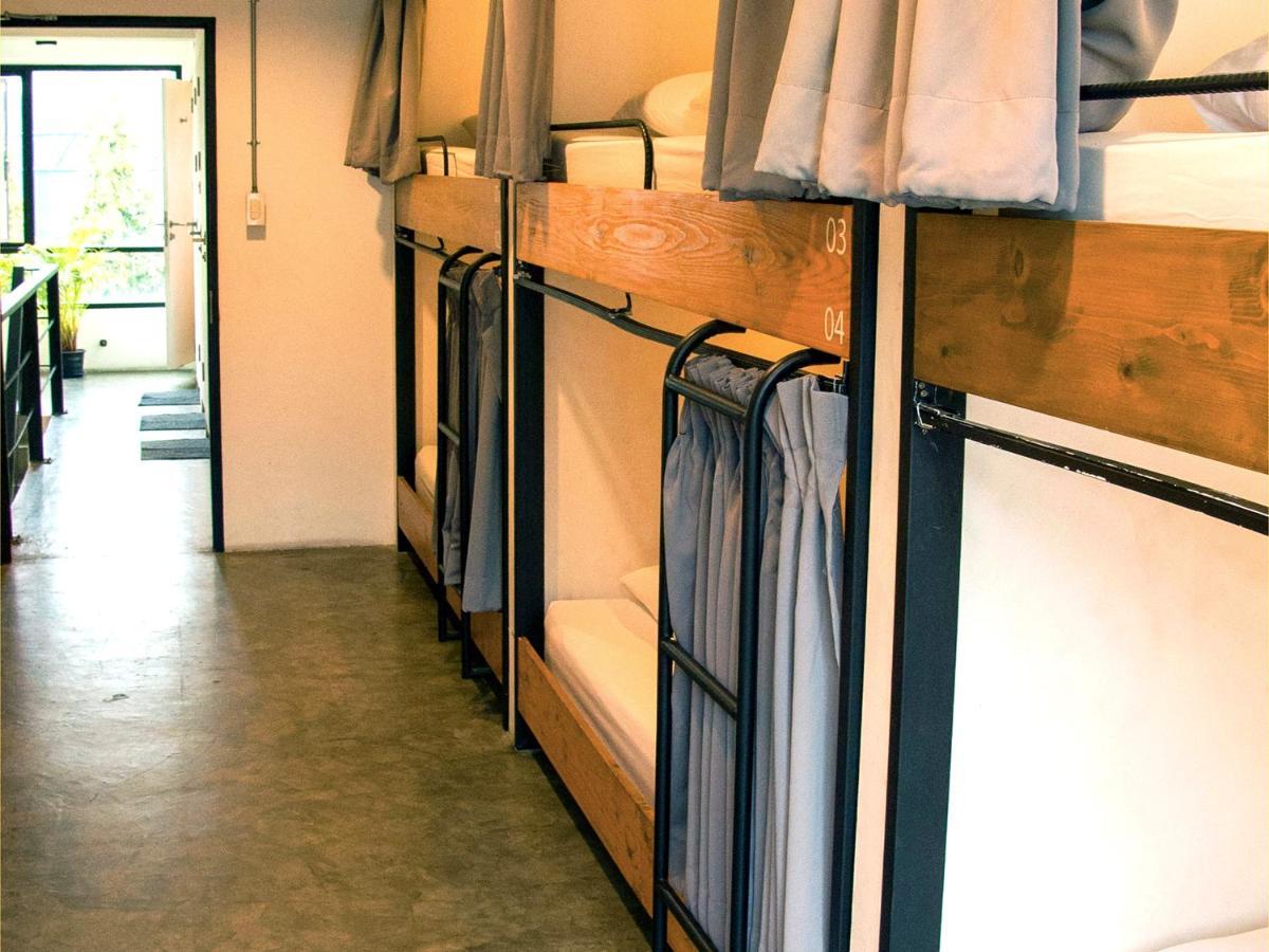 Holy Sheet Hostel Bangkok Esterno foto