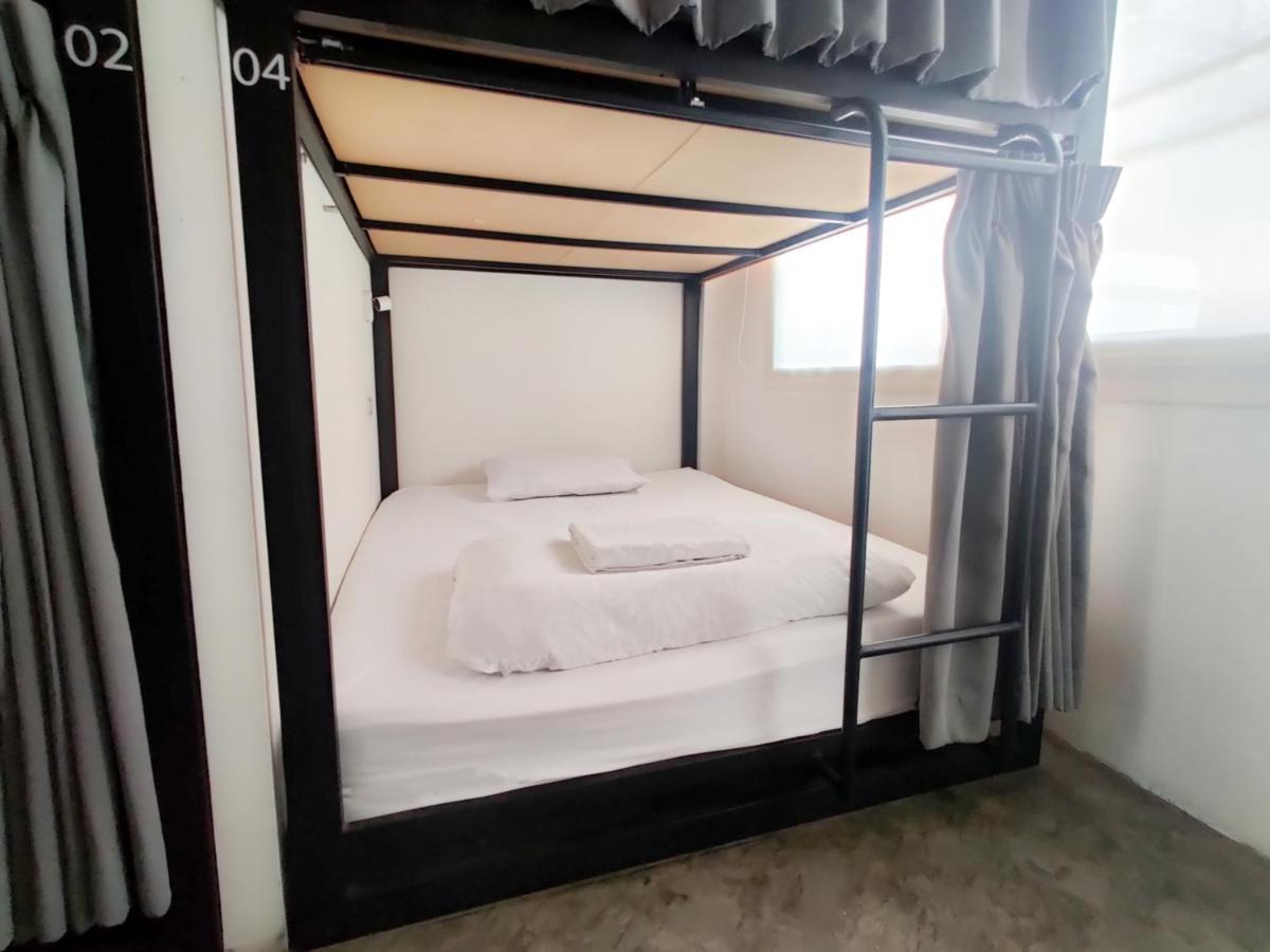 Holy Sheet Hostel Bangkok Esterno foto